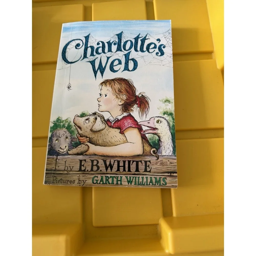 Charlottes Web - Paperback By E B White Illustrated Garth Williams